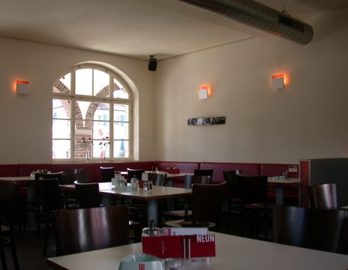 Umnutzung 'Linieneun' - Café